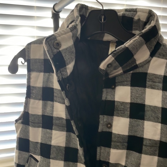 Buffalo plaid vest - Picture 2 of 3